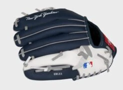 Rawlings New York Yankees 10-Inch Team Logo Glove 7 Rawlings New York Yankees 10-Inch Team Logo Glove -Rawlings Shop 22000030111 3